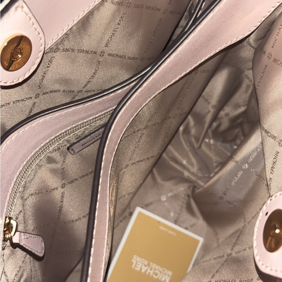 Michael Kors Signature Pink and Cream Shoulder Bag & Wrislet Wallet - Picture 2 of 10